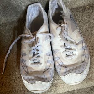 Nfinity Veganace size 5.5 cheer shoes